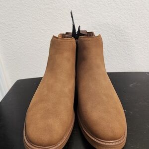 Classic Tan Chukka Boots for Men